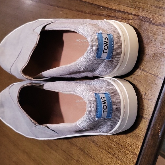 Tom's slip ons - Picture 2 of 4